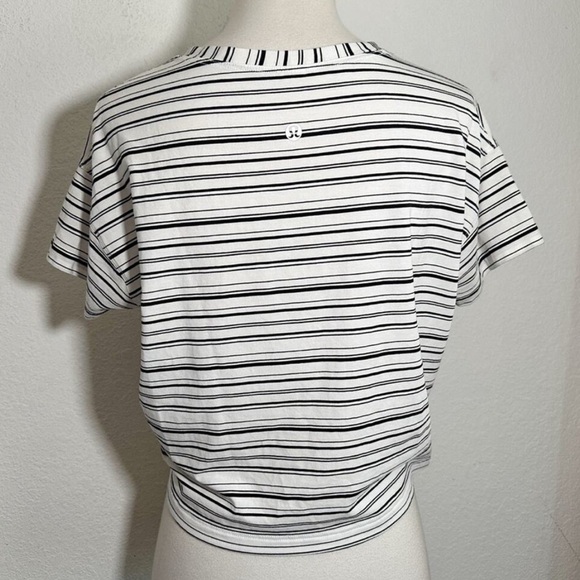 ❤️ Lululemon Cates Tee Size 4 Short Sleeve Stripe White Black - Picture 4 of 8